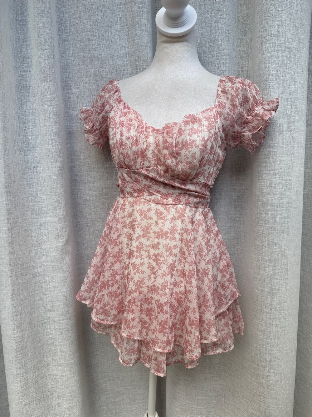 Cellecci pink white floral shirt sleeve romper puff sleeve sweetheart neckline